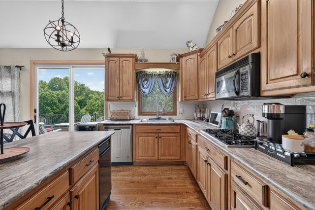 663 Lake Haven Dr, Tullahoma, TN 37388