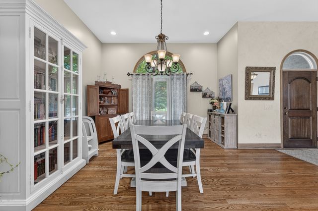 663 Lake Haven Dr, Tullahoma, TN 37388