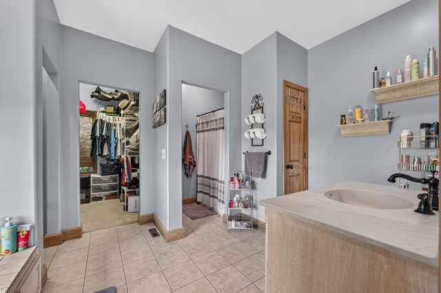663 Lake Haven Dr, Tullahoma, TN 37388