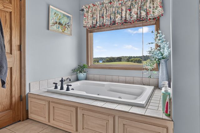 663 Lake Haven Dr, Tullahoma, TN 37388