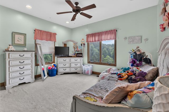 663 Lake Haven Dr, Tullahoma, TN 37388