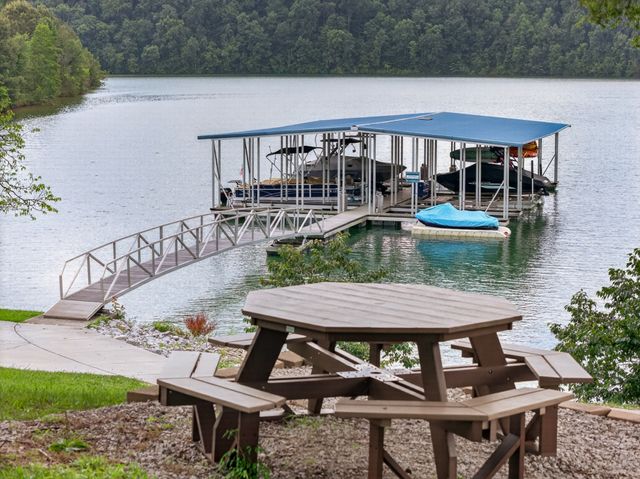 663 Lake Haven Dr, Tullahoma, TN 37388