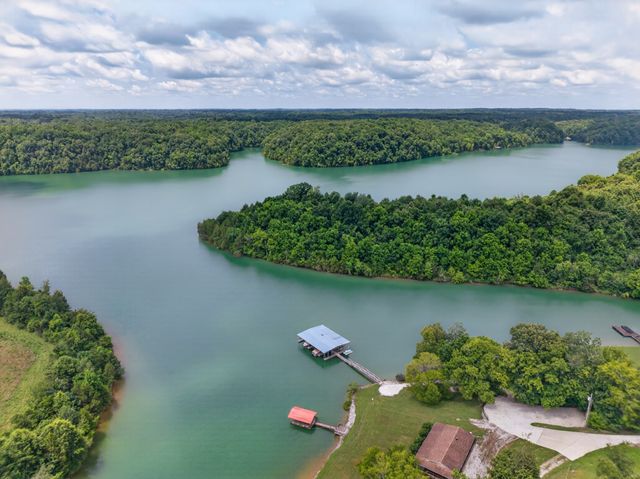 663 Lake Haven Dr, Tullahoma, TN 37388