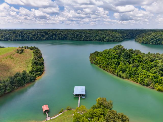 663 Lake Haven Dr, Tullahoma, TN 37388