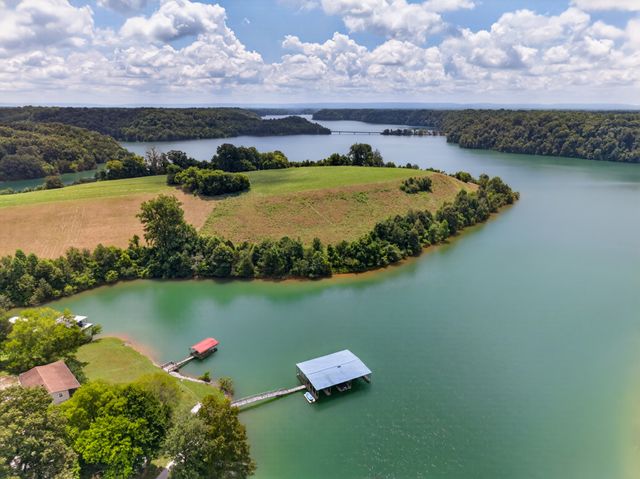 663 Lake Haven Dr, Tullahoma, TN 37388