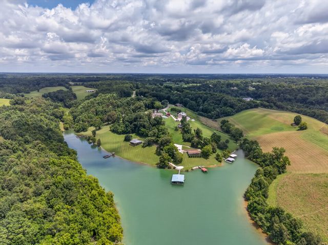 663 Lake Haven Dr, Tullahoma, TN 37388