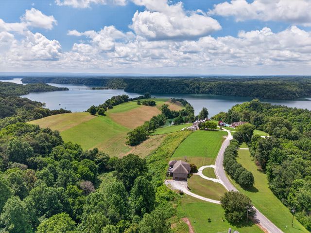 663 Lake Haven Dr, Tullahoma, TN 37388