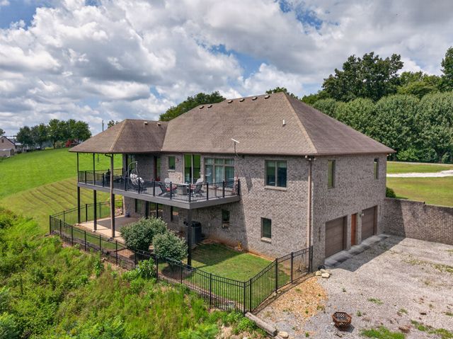 663 Lake Haven Dr, Tullahoma, TN 37388