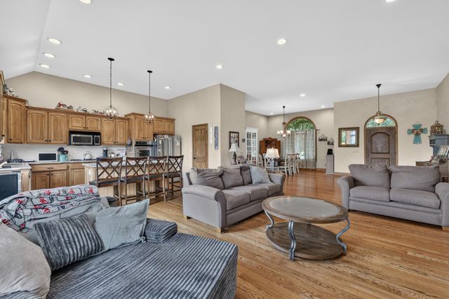 663 Lake Haven Dr, Tullahoma, TN 37388