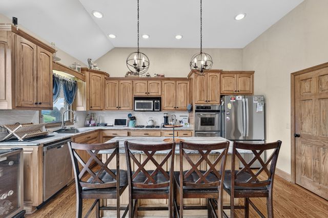 663 Lake Haven Dr, Tullahoma, TN 37388