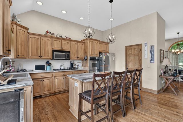 663 Lake Haven Dr, Tullahoma, TN 37388