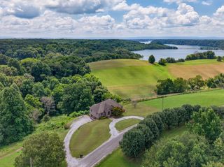 663 Lake Haven Dr, Tullahoma, TN 37388