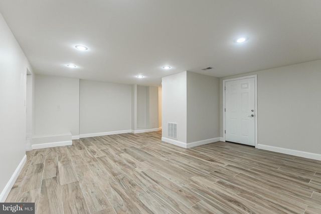23 EXETER, Princeton, NJ 08540
