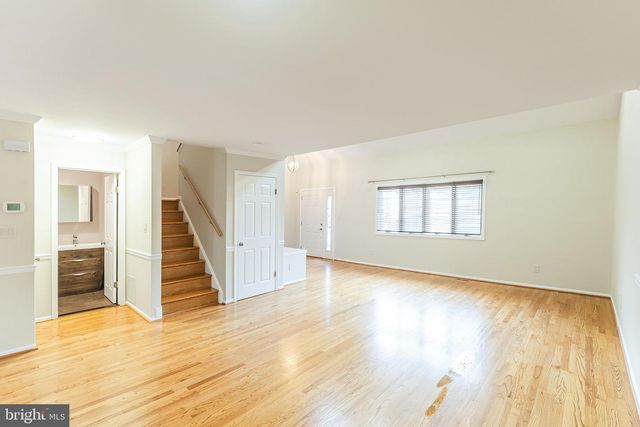 23 EXETER, Princeton, NJ 08540