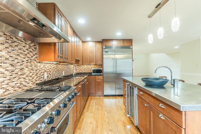 23 EXETER, Princeton, NJ 08540