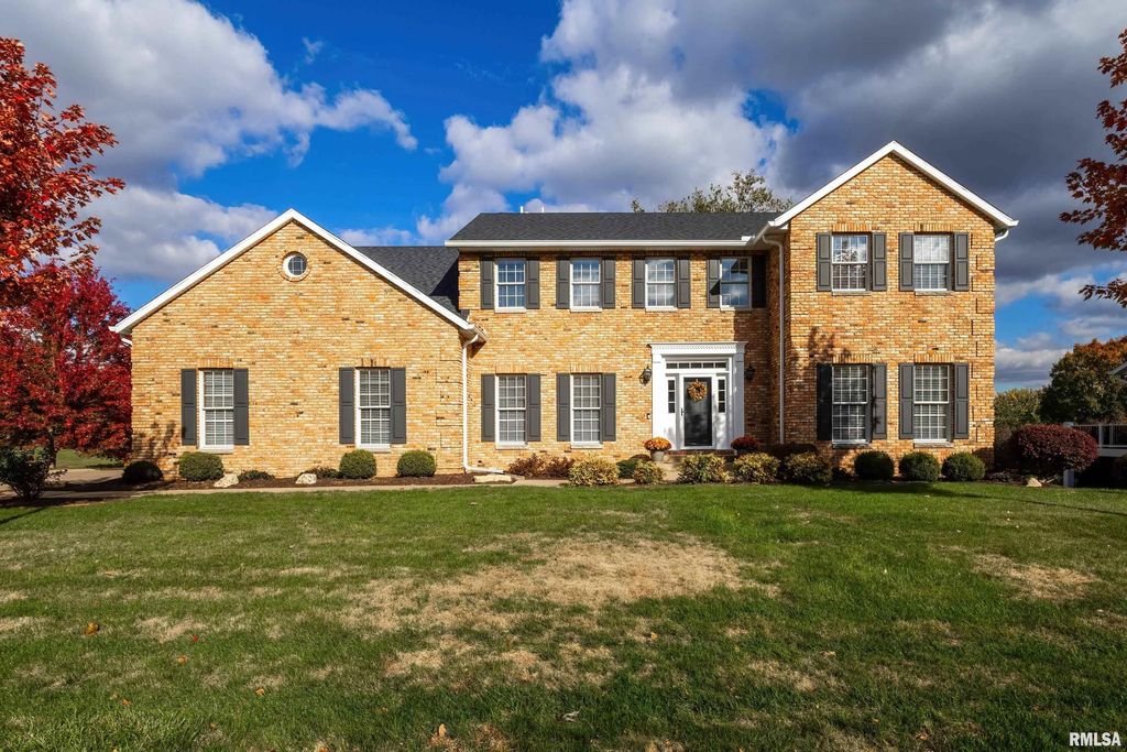 4005 FOREST Road, Davenport, IA 52807