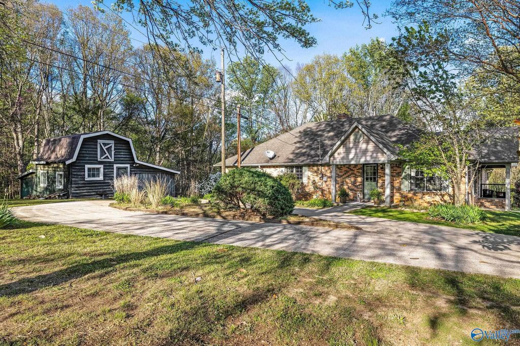 1209 Griffin Road, Hartselle, AL 35640