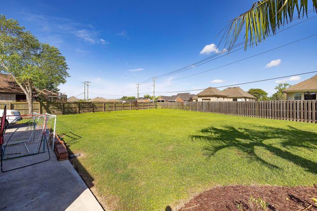3402 Briarwood Dr, Houma, LA 70360