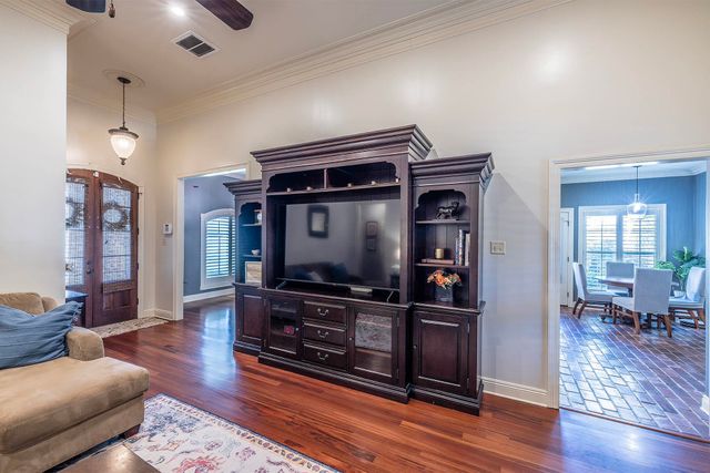 3402 Briarwood Dr, Houma, LA 70360