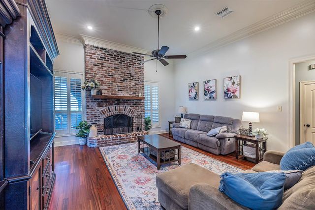 3402 Briarwood Dr, Houma, LA 70360