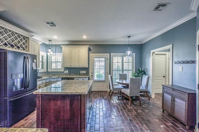 3402 Briarwood Dr, Houma, LA 70360