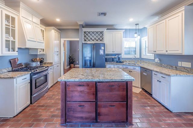 3402 Briarwood Dr, Houma, LA 70360