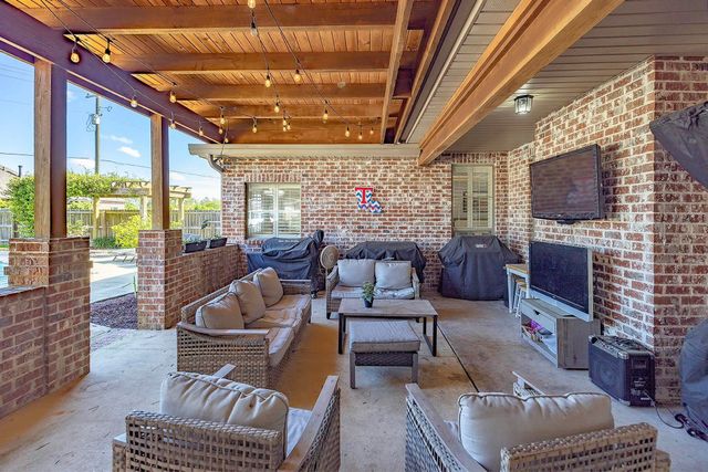 3402 Briarwood Dr, Houma, LA 70360