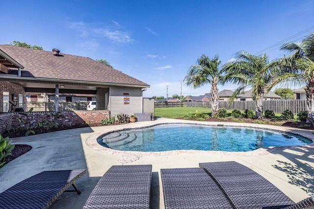 3402 Briarwood Dr, Houma, LA 70360