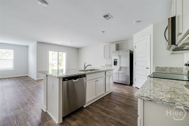 445 Coconut Drive, Bloomingdale, GA 31302
