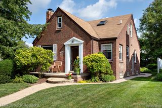 10564 Lasalle Boulevard, Huntington Woods, MI 48070