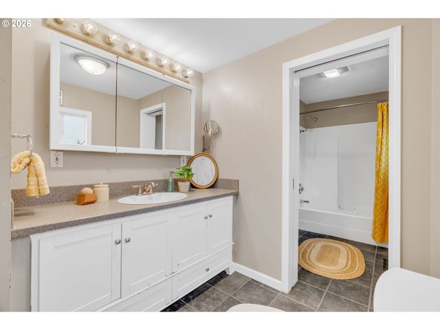 9747 N SMITH St, Portland, OR 97203