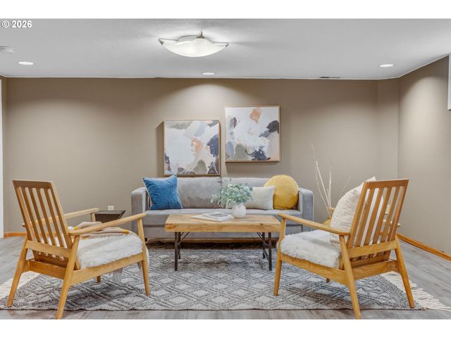 9747 N SMITH St, Portland, OR 97203