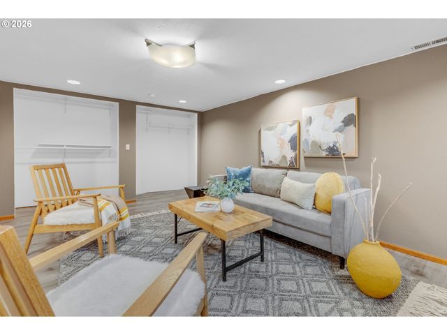 9747 N SMITH St, Portland, OR 97203