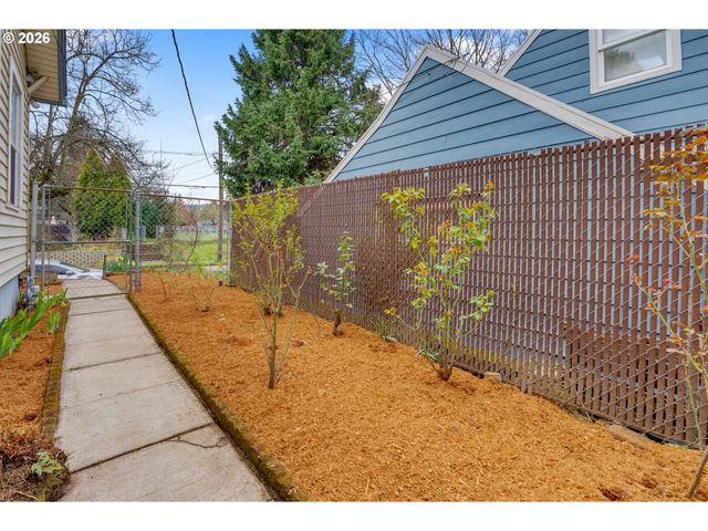 9747 N SMITH St, Portland, OR 97203