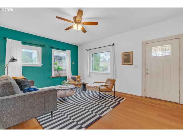 9747 N SMITH St, Portland, OR 97203