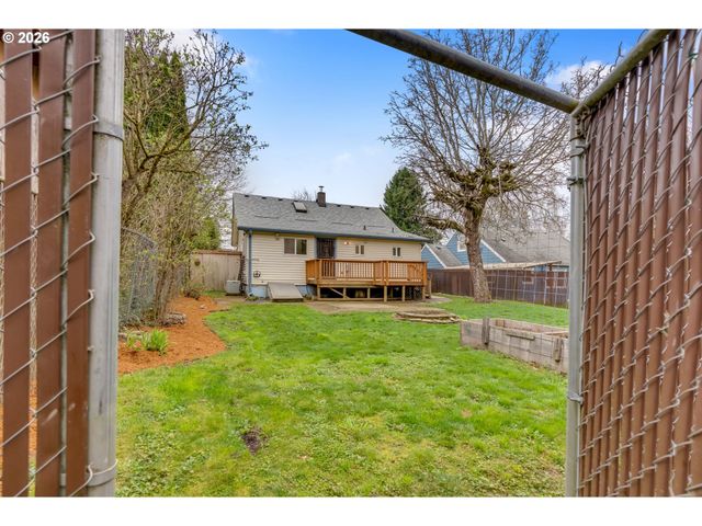 9747 N SMITH St, Portland, OR 97203