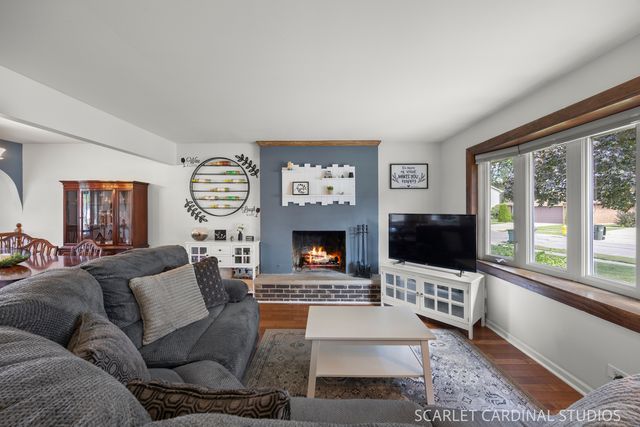 970 Dearborn Circle, Carol Stream, IL 60188