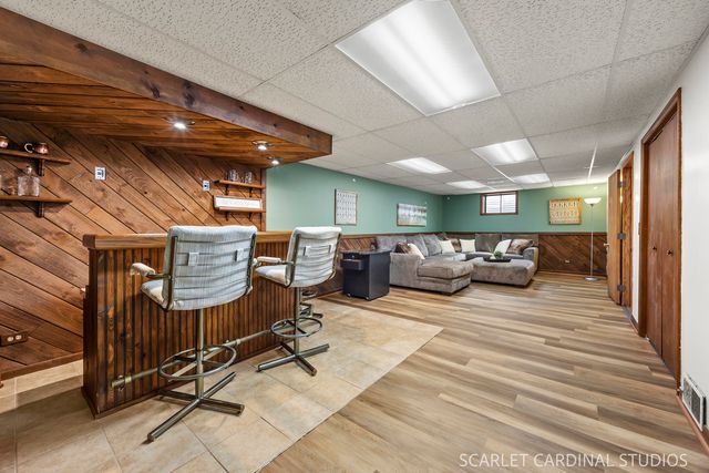 970 Dearborn Circle, Carol Stream, IL 60188