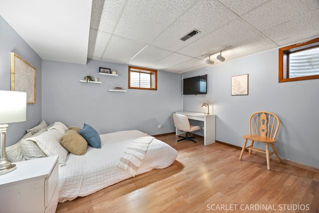 970 Dearborn Circle, Carol Stream, IL 60188