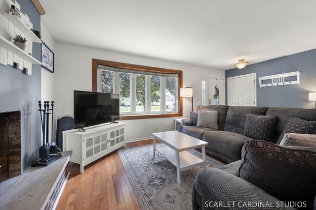 970 Dearborn Circle, Carol Stream, IL 60188