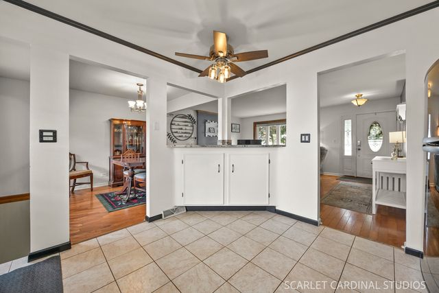 970 Dearborn Circle, Carol Stream, IL 60188