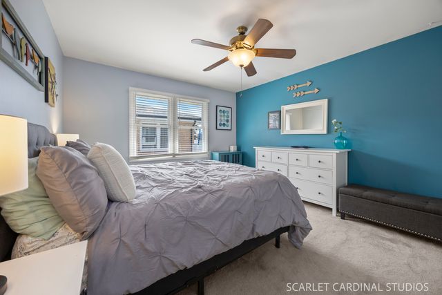 970 Dearborn Circle, Carol Stream, IL 60188