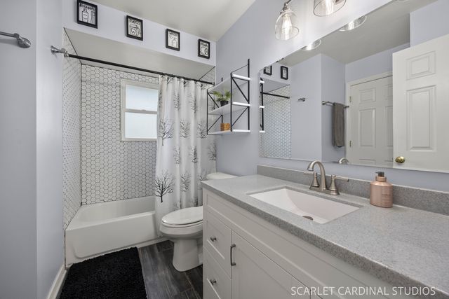 970 Dearborn Circle, Carol Stream, IL 60188