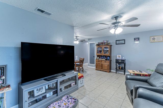 104 N Hillside Street, Red Oak, TX 75154