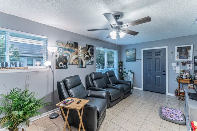 104 N Hillside Street, Red Oak, TX 75154