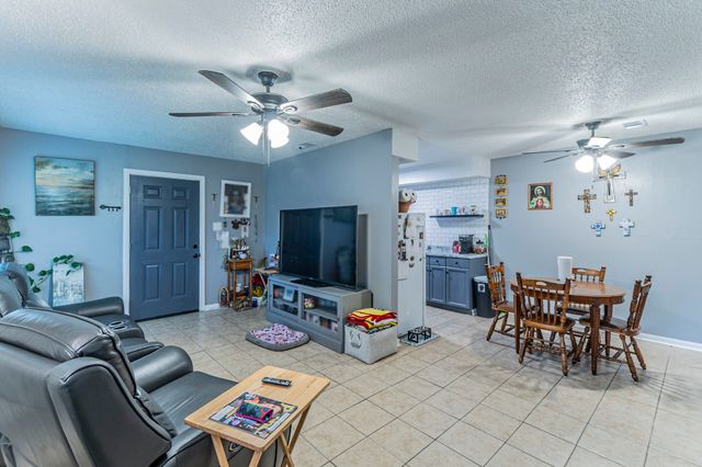 104 N Hillside Street, Red Oak, TX 75154