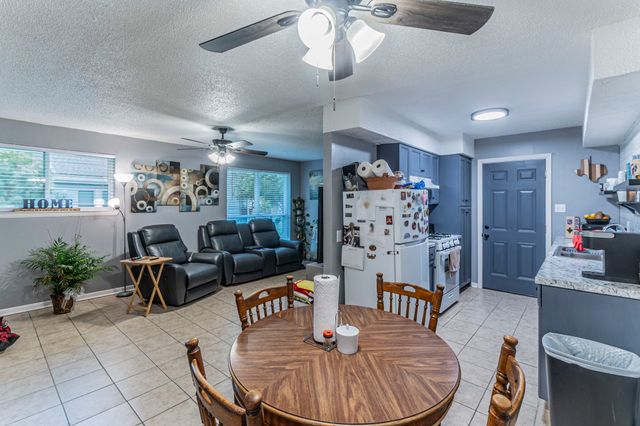 104 N Hillside Street, Red Oak, TX 75154