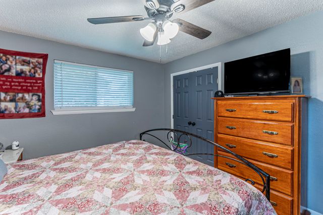 104 N Hillside Street, Red Oak, TX 75154