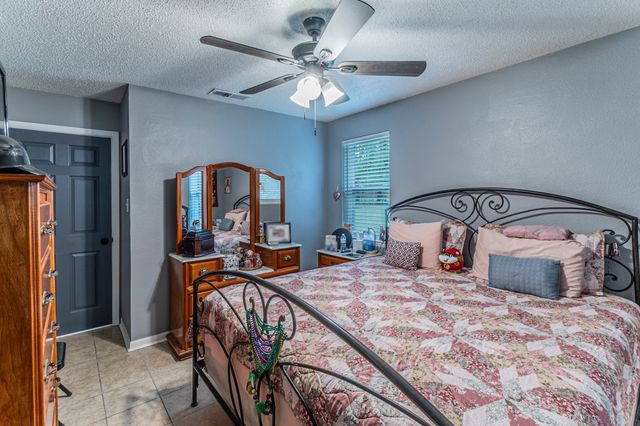 104 N Hillside Street, Red Oak, TX 75154