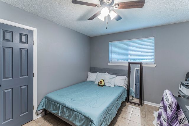 104 N Hillside Street, Red Oak, TX 75154